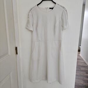 BCBGMAXAZRIA White Ivory Dress 4 SMALL - Convenient pockets - Zipper in the back